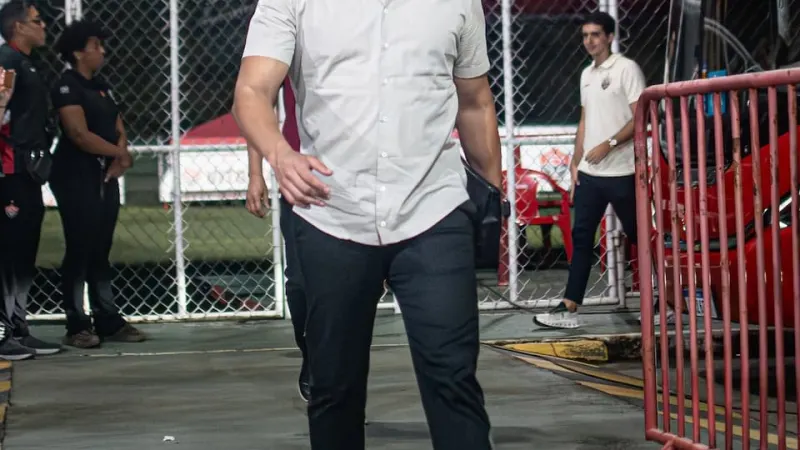 Jair Ventura descarta saída do Vitória: “Seria muita covardia largar o barco”